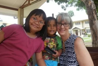 Anne_Renaker_with_Kids