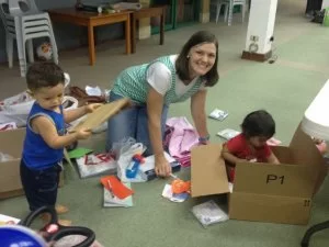 Wrapping_gifts_1