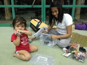 Wrapping_gifts_2